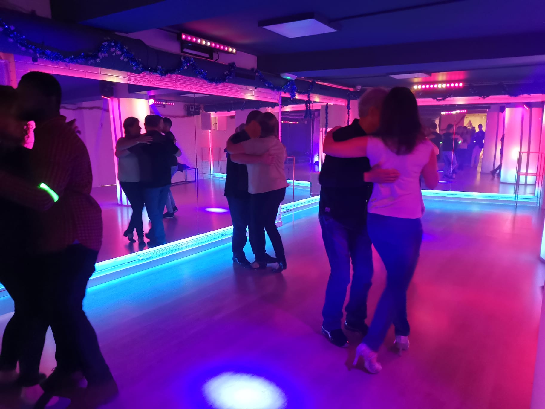 Vista amplia de la sala de baile